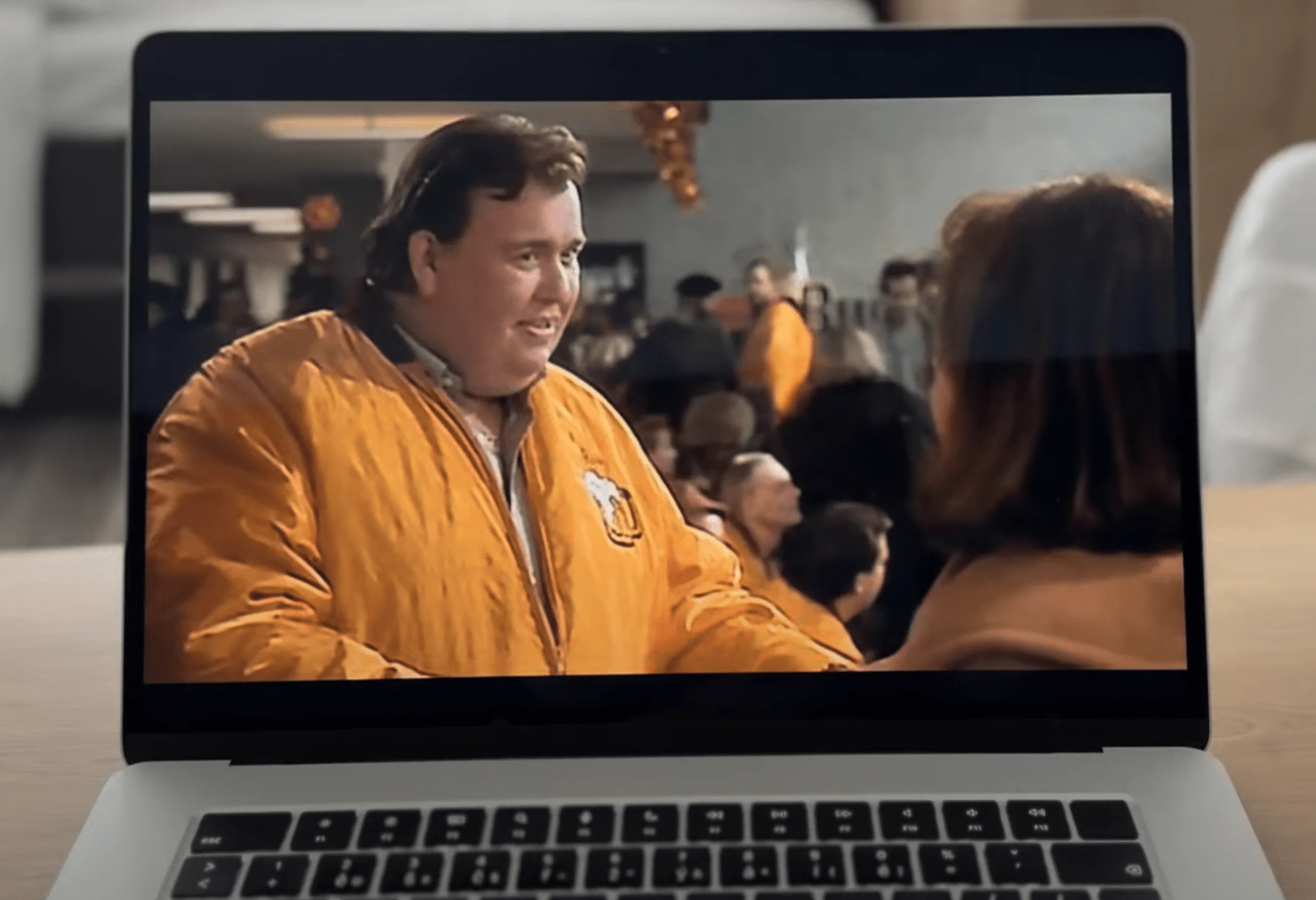 MacBook Air 15" M2 po roce. Měnil bych?