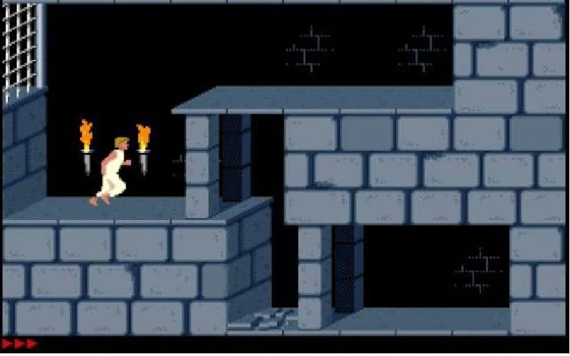 Prince of Persia, první díl – panáček běží po kamenné plošině mezi pochodněmi