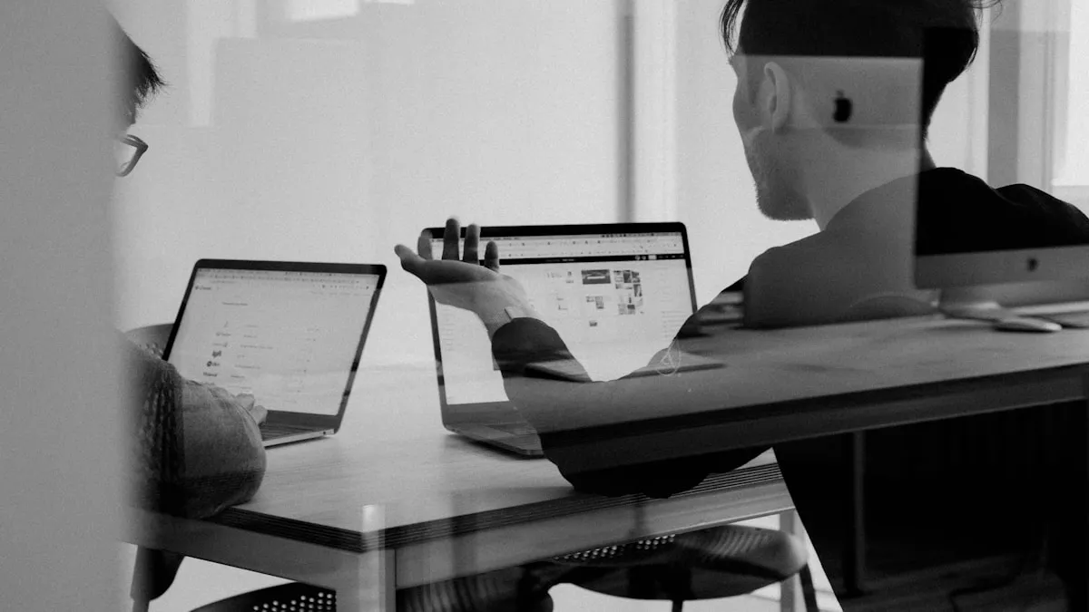 Mapa customer journey s vyznačenými touchpointy od prvního kontaktu po opakovaný nákup