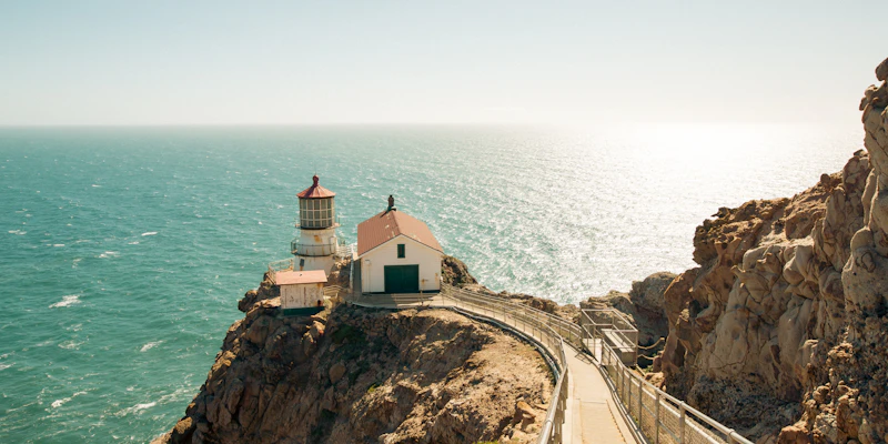 Maják na útesu jako symbol autority a důvěryhodnosti webu
