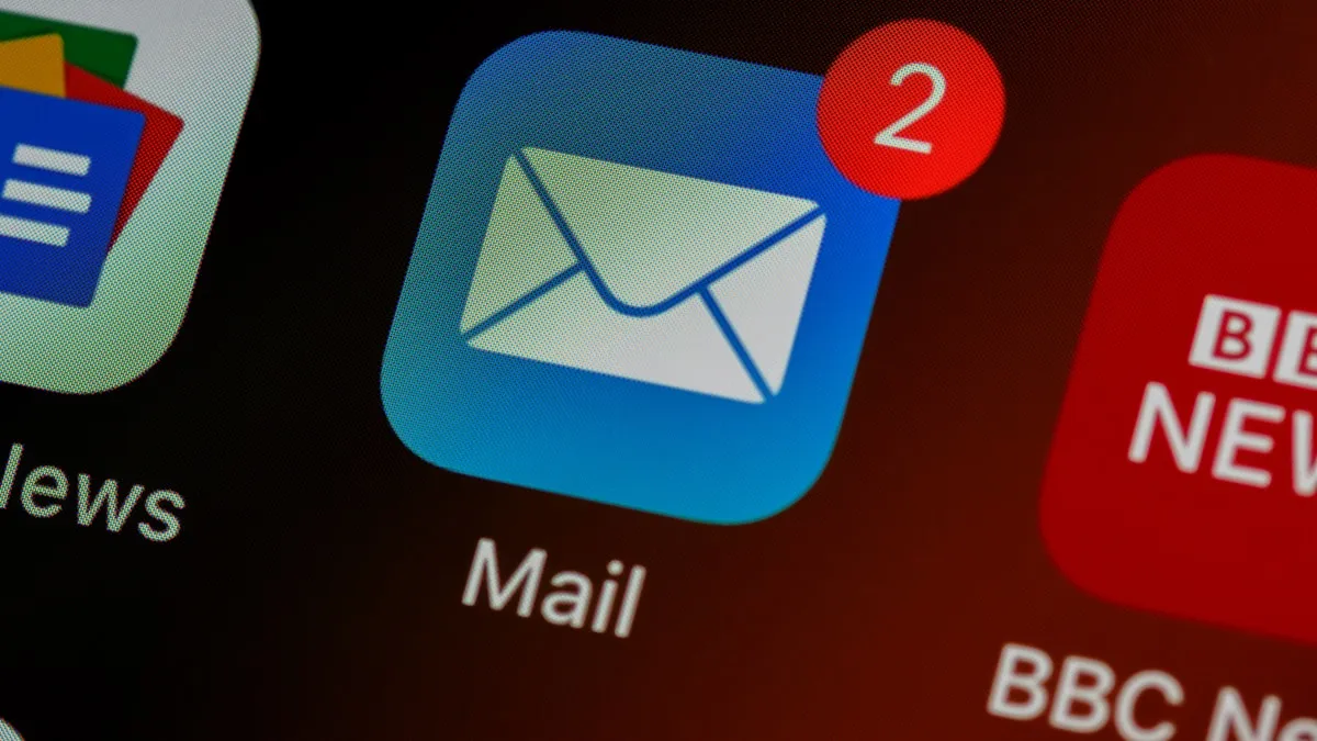 Schéma e-mail marketingové kampaně s metrikami a automatizací