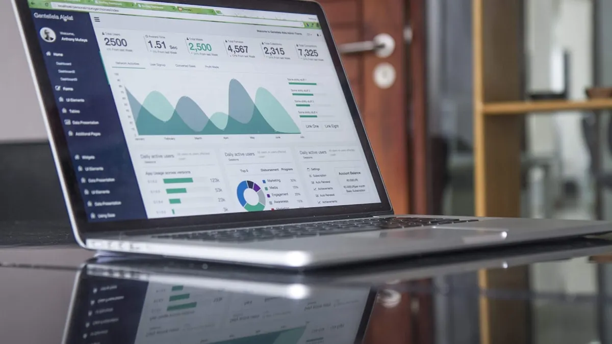Výsledky SEO auditu zobrazené na monitoru s grafy a doporučeními